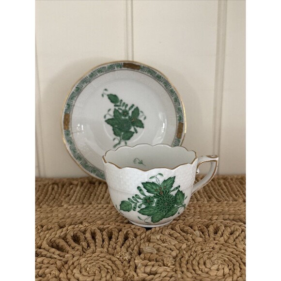 Herend Chinese Bouquet Green  Cup & Saucer Gold Trim Scalloped Edges - Picture 1 of 8